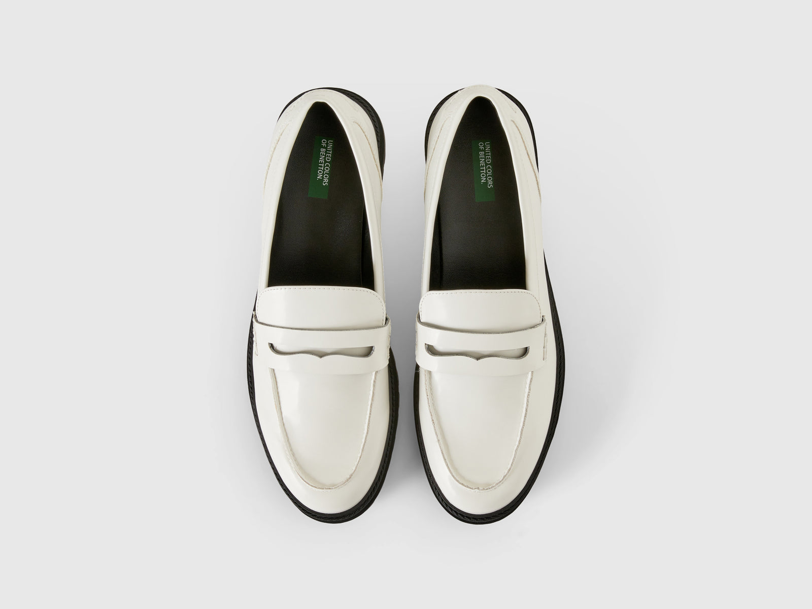 Mocassini in tessuto spalmato lucido da donna bianco panna 4 | Benetton Outlet