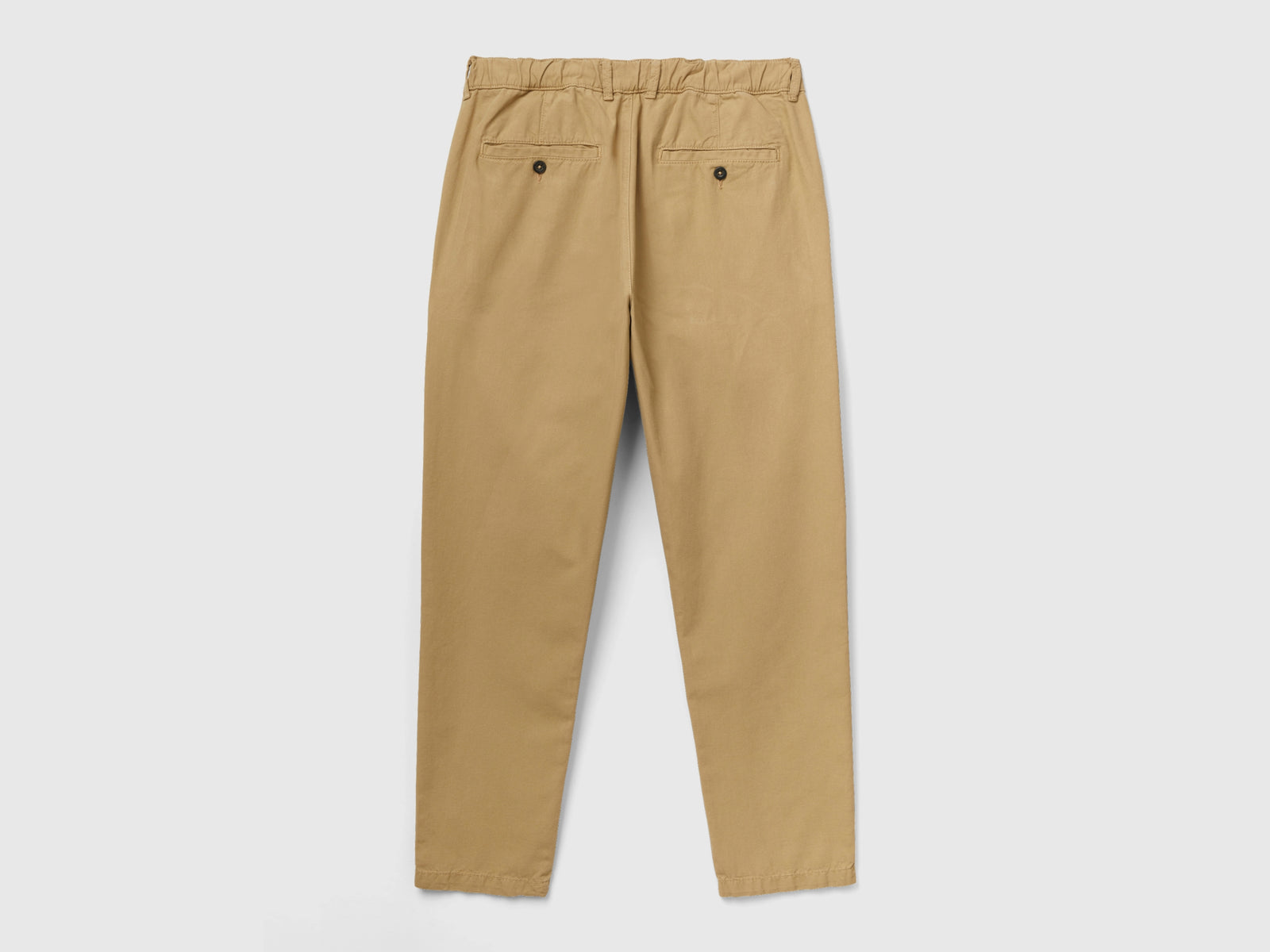 Chino carrot fit in cotone leggero da uomo beige 2 | Benetton Outlet