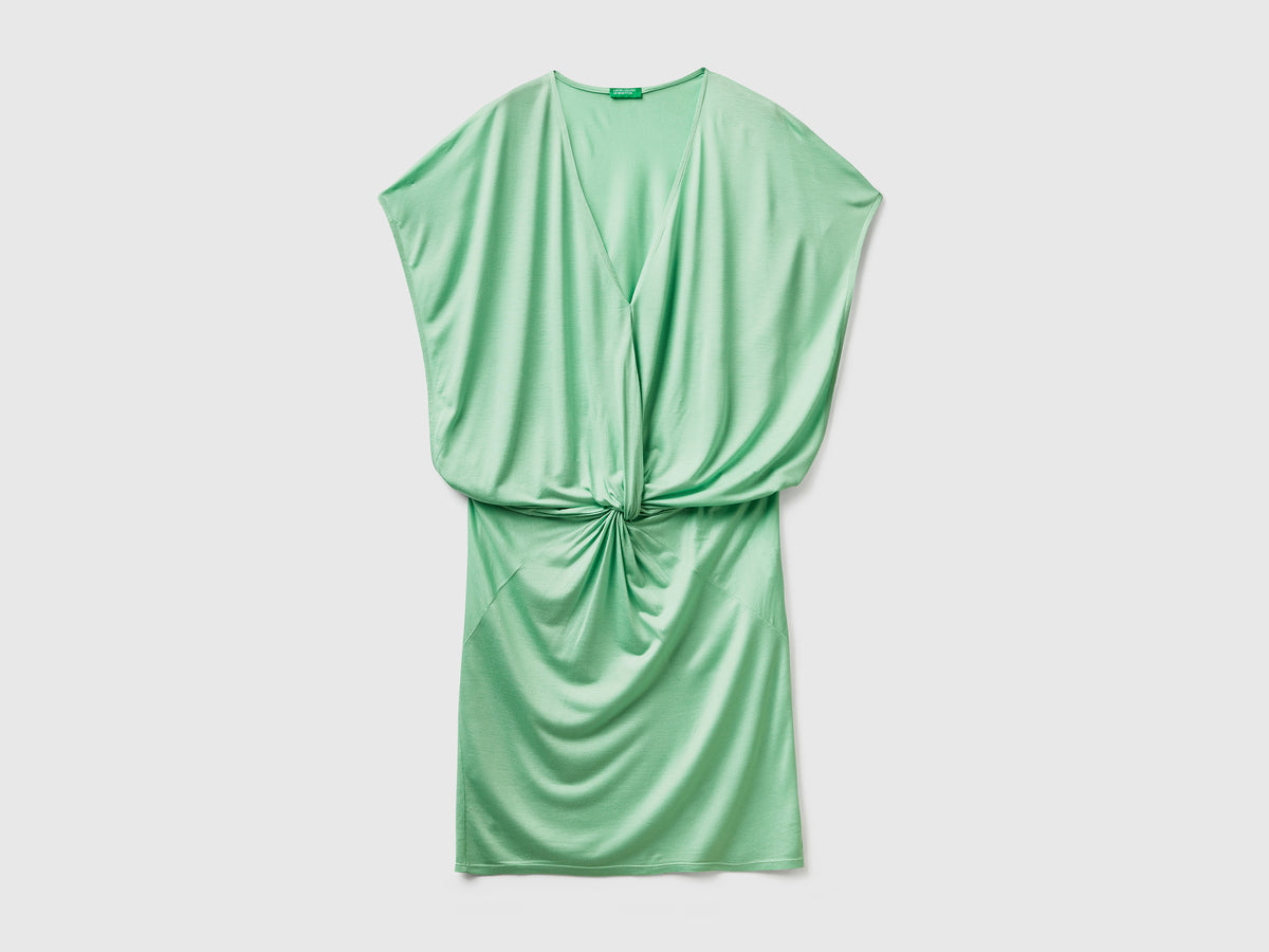 Abito corto copricostume realizzato in pura e fluida viscosa