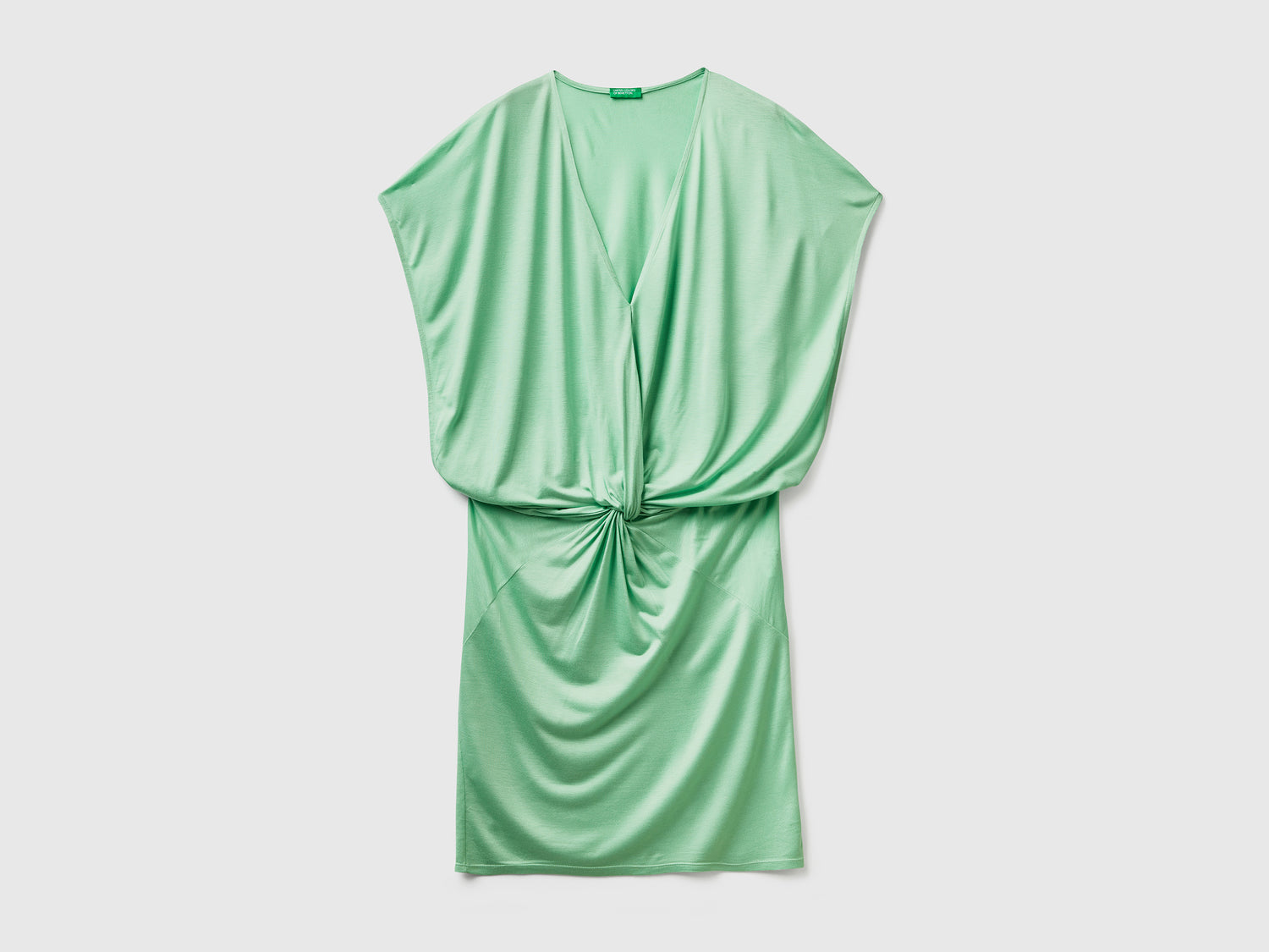 Abito corto copricostume realizzato in pura e fluida viscosa da donna verde chiaro | Benetton Outlet