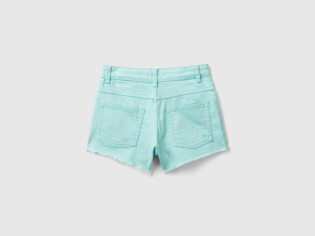 Shorts sfrangiati in cotone stretch