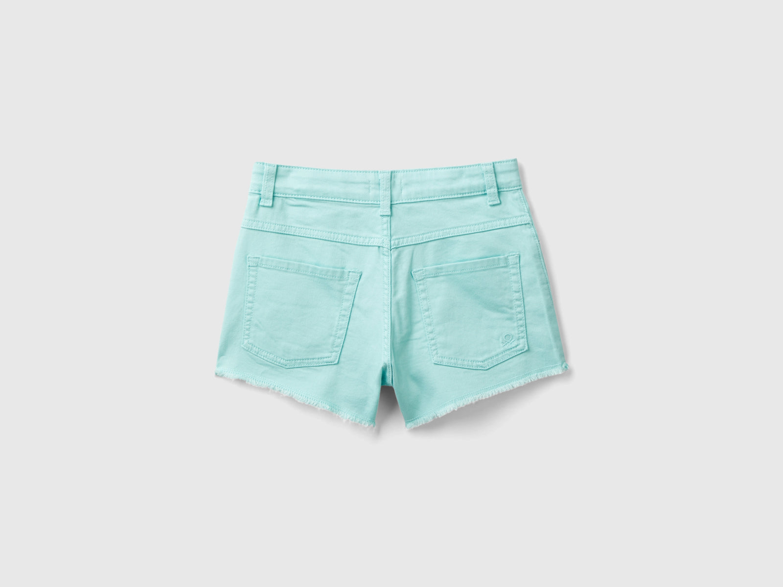 Shorts sfrangiati in cotone stretch da bambina azzurro 2 | Benetton Outlet