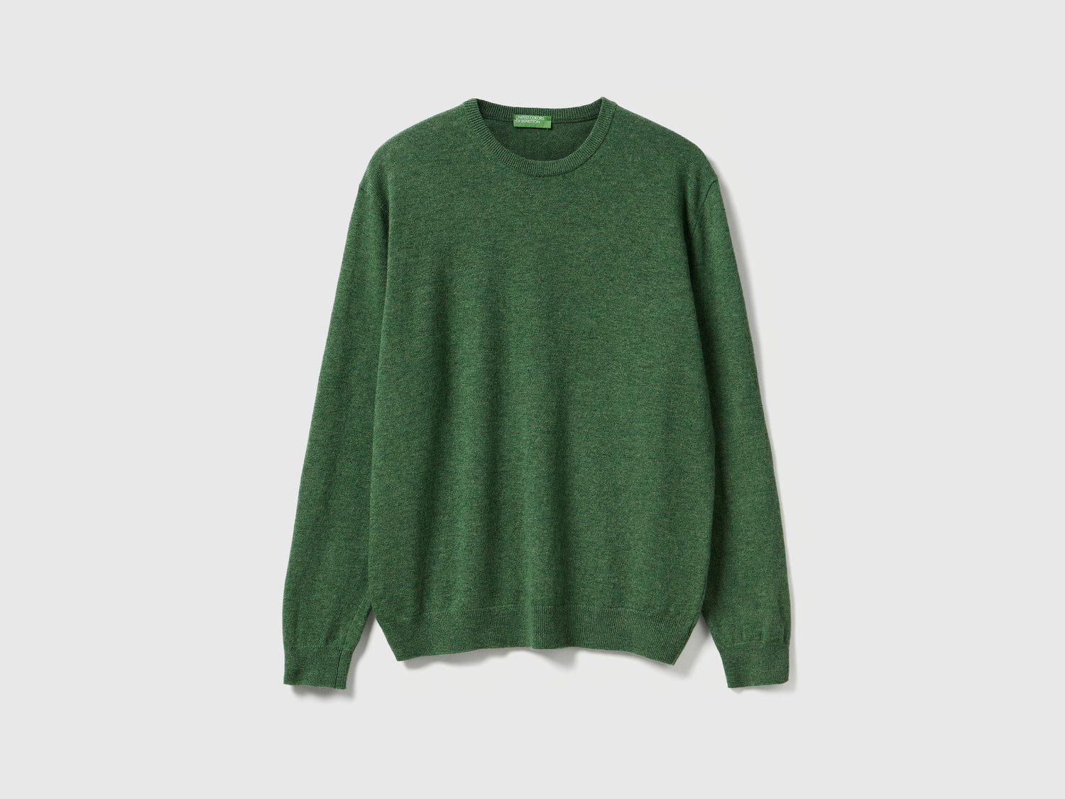 Maglia girocollo mélange in pura lana Merino da uomo verde | Benetton Outlet