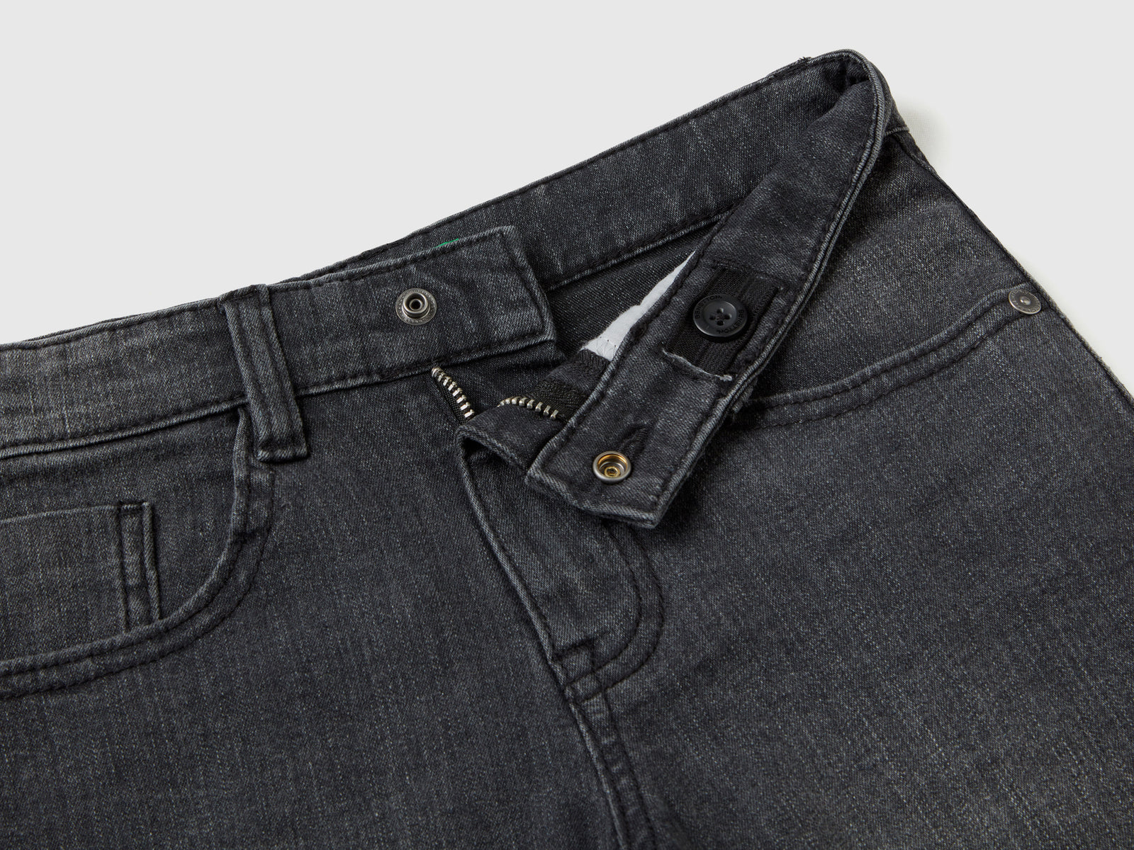 Bermuda slim fit in denim da bambino nero 3 | Benetton Outlet
