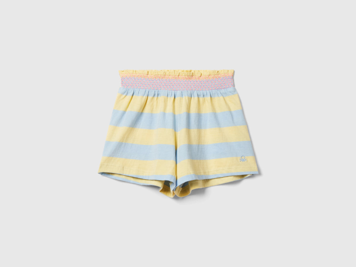 Shorts a righe con rouches