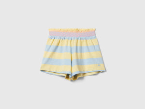 Shorts a righe con rouches