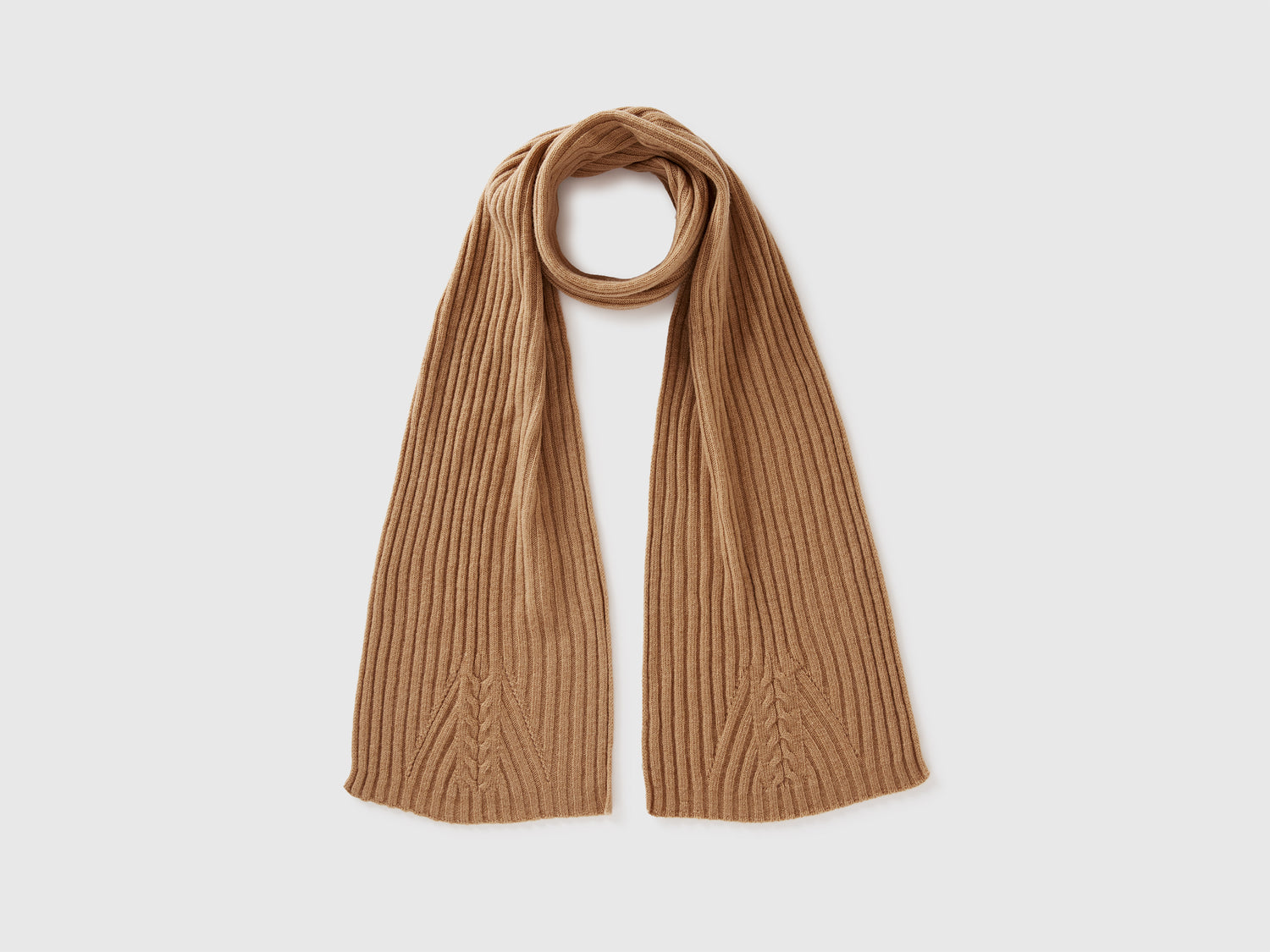 Sciarpa con lavorazione treccia da donna cammello | Benetton Outlet