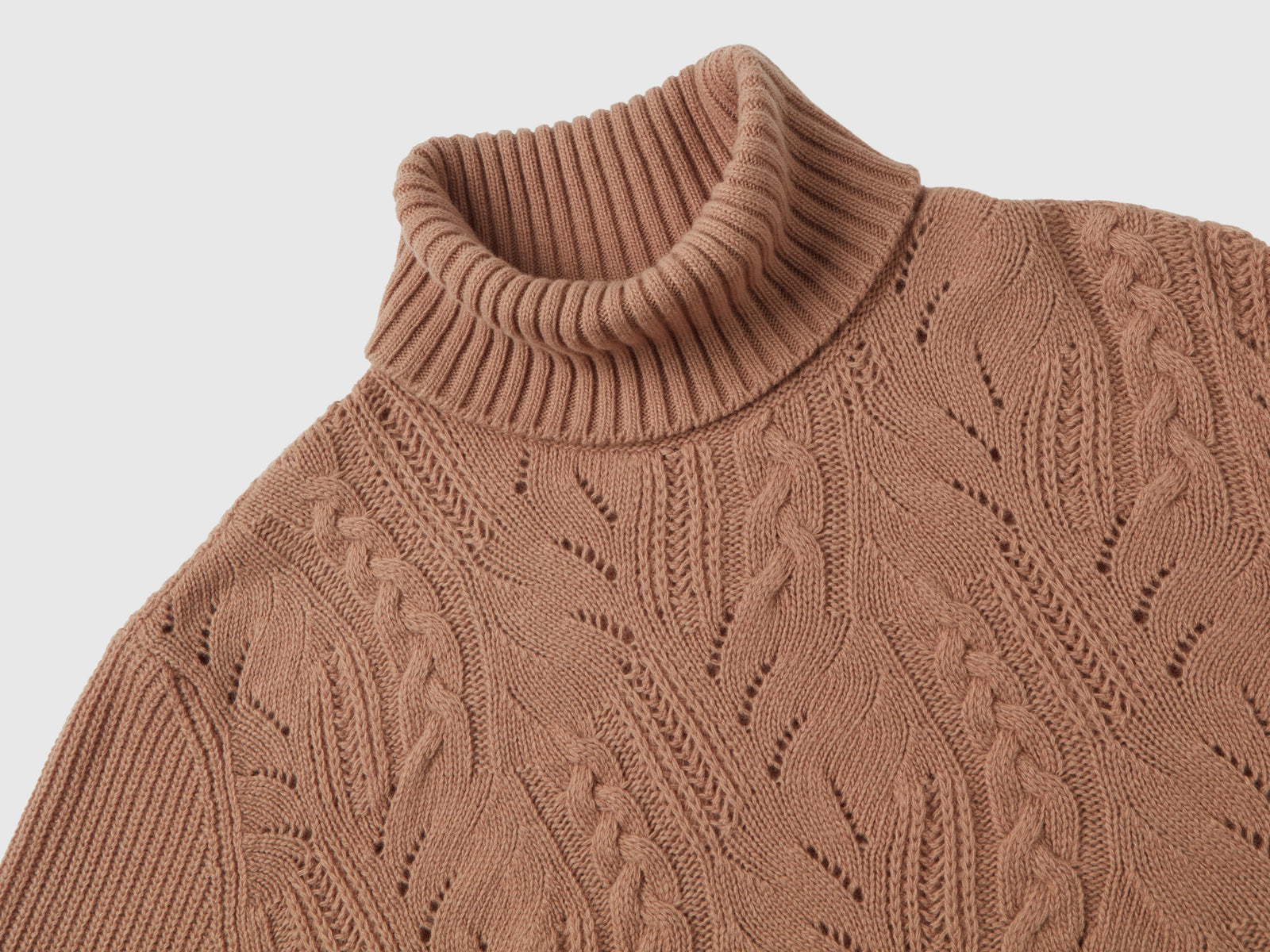 Maglione dolcevita lavorato da donna cammello 3 | Benetton Outlet