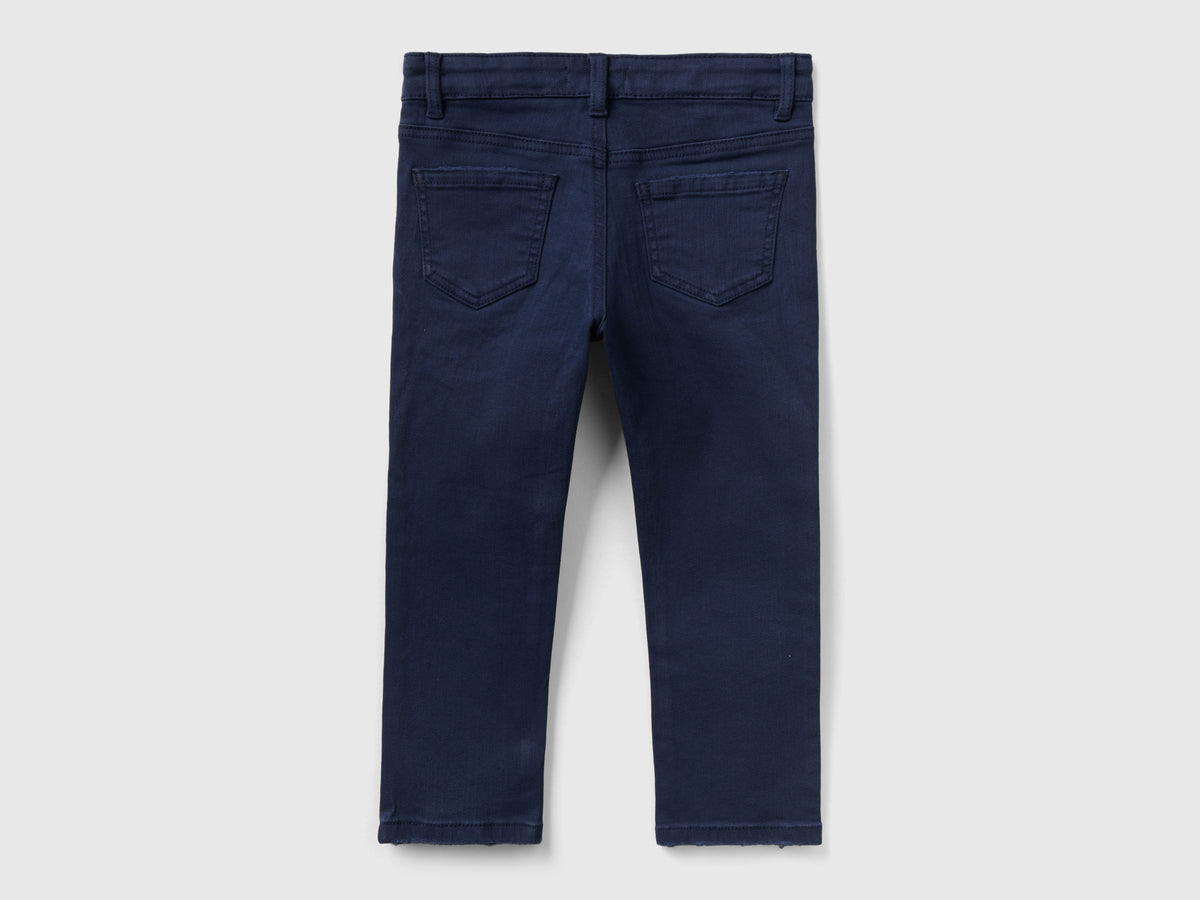 Jeans con piccole rotture