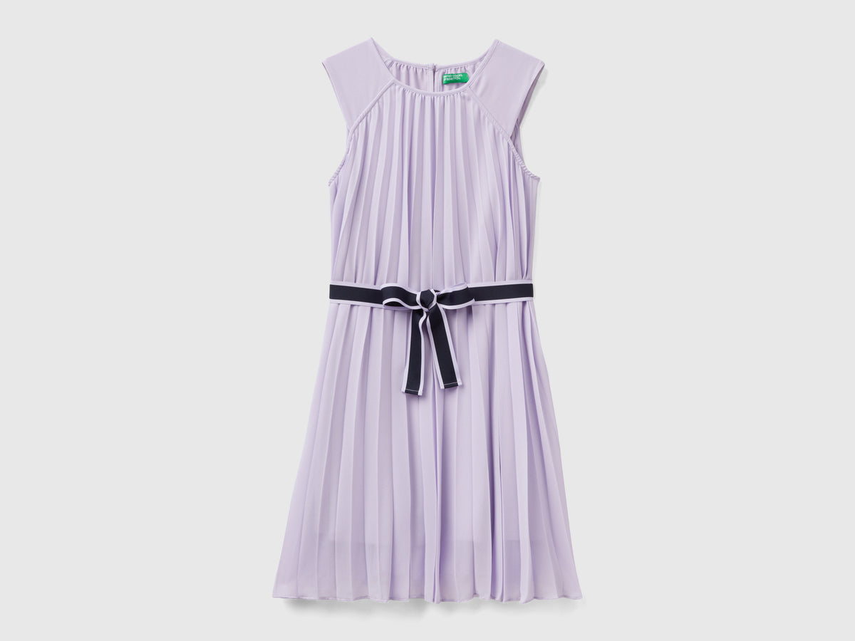 Vestito plissettato con cintura