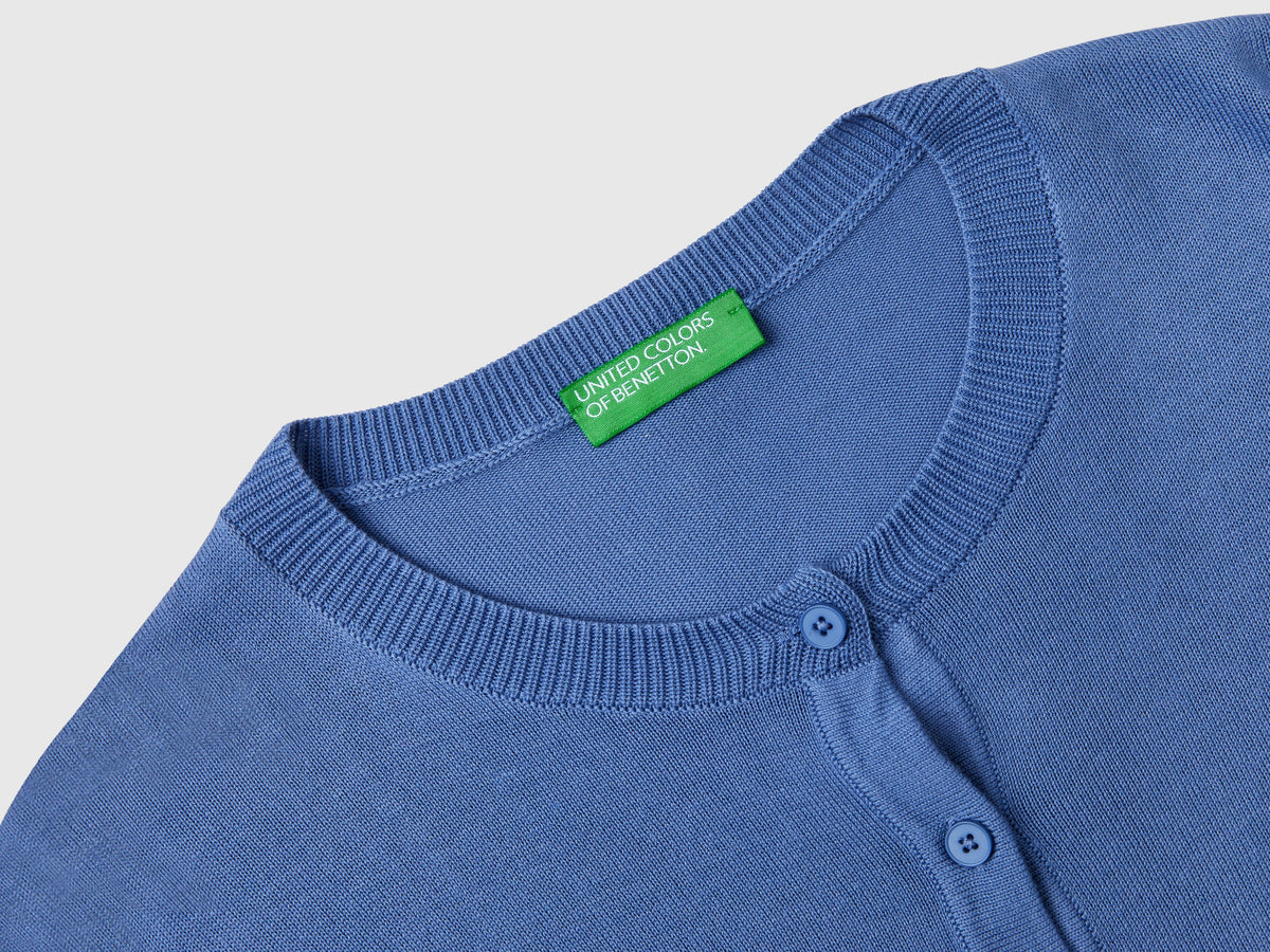 Crew-neck button-up cardigan