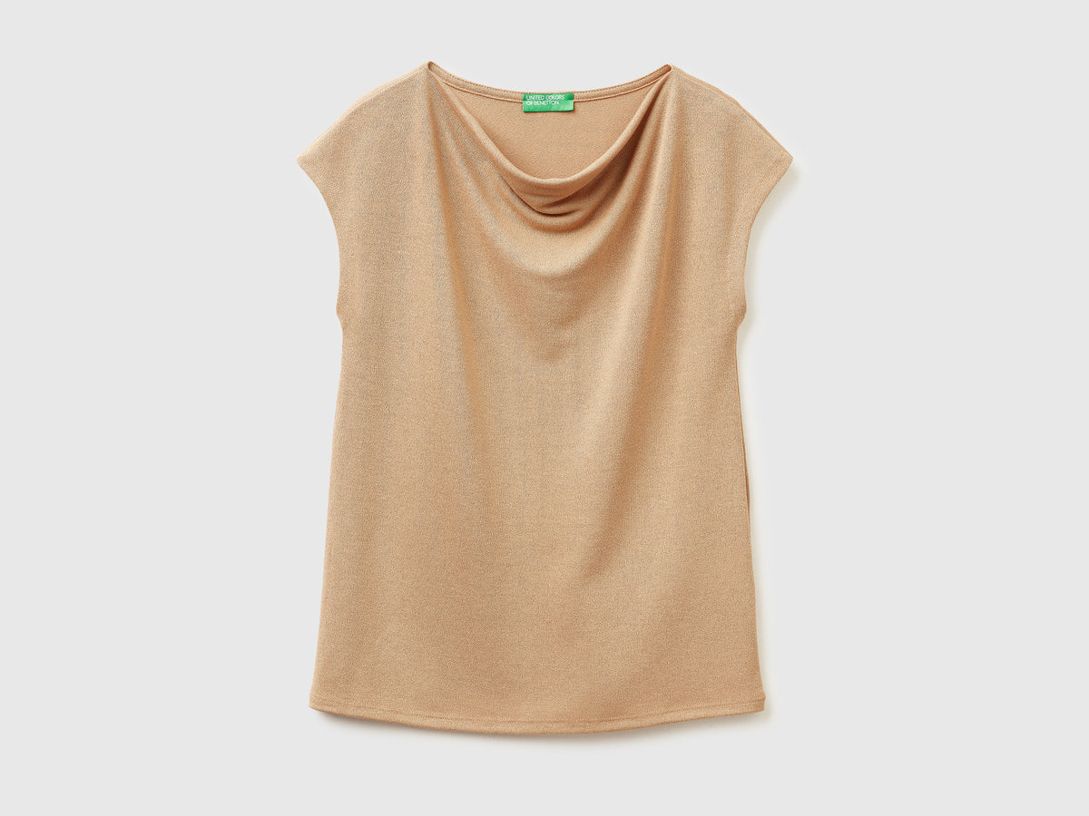 T-shirt smanicata in crêpe