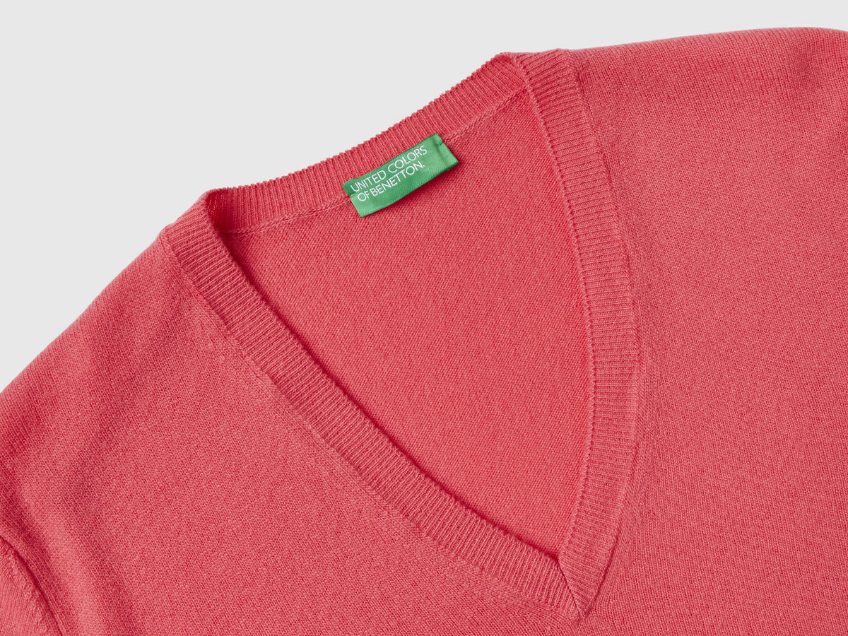 Maglia con scollo a V rosso in pura lana Merino