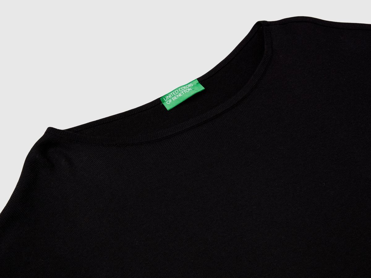 Maglia con scollo a barchetta