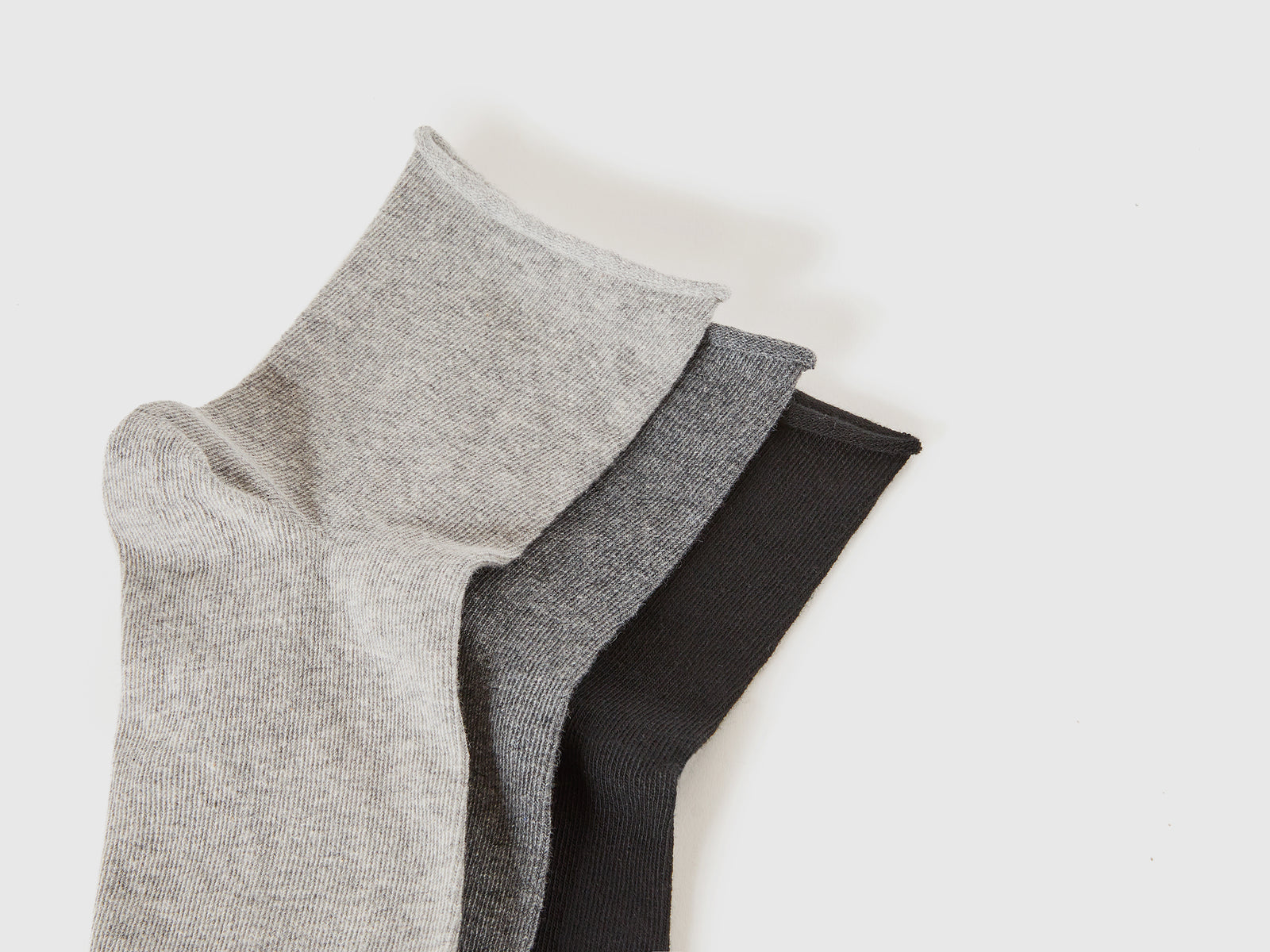 Tre paia di calzini corti da donna multi-color 2 | Benetton Outlet