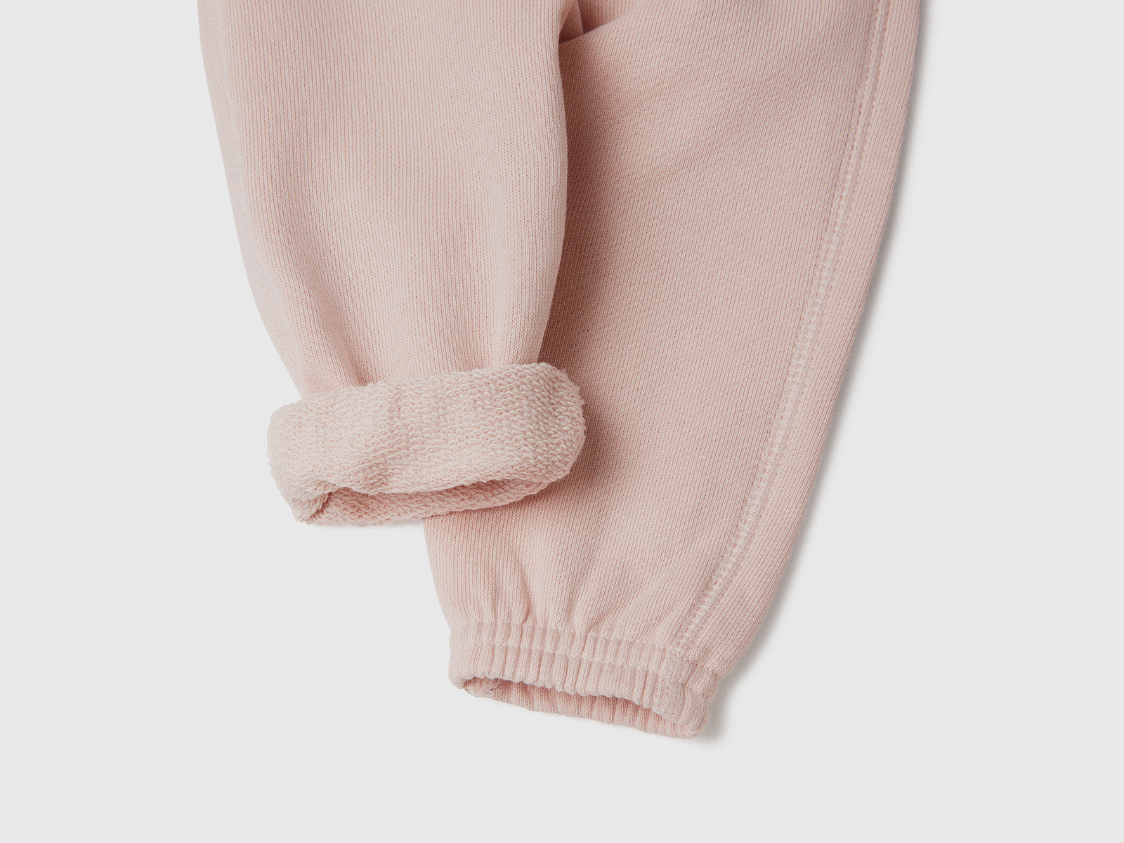 Pantaloni lunghi in felpa di puro cotone da neonato rosa tenue 3 | Benetton Outlet