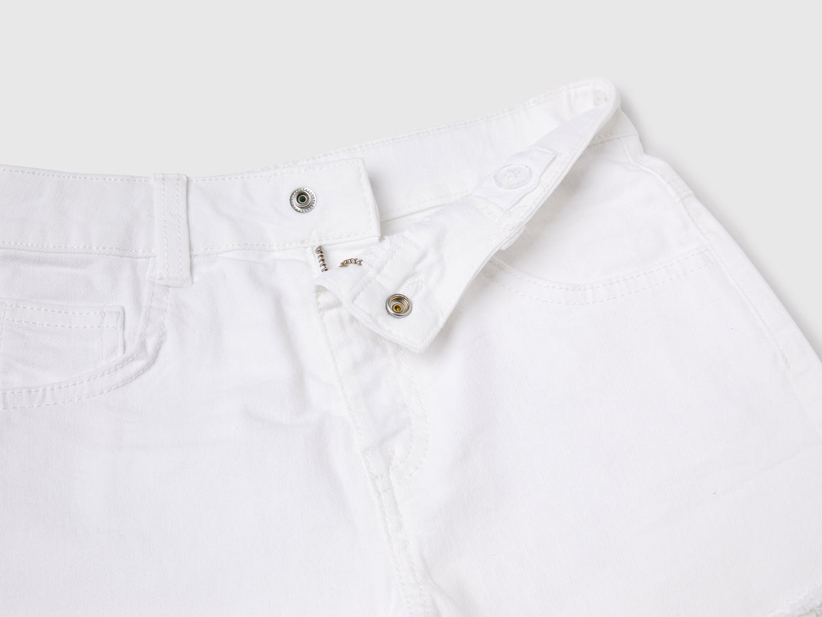 Pantaloni corti cinque tasche in misto cotone elasticizzato