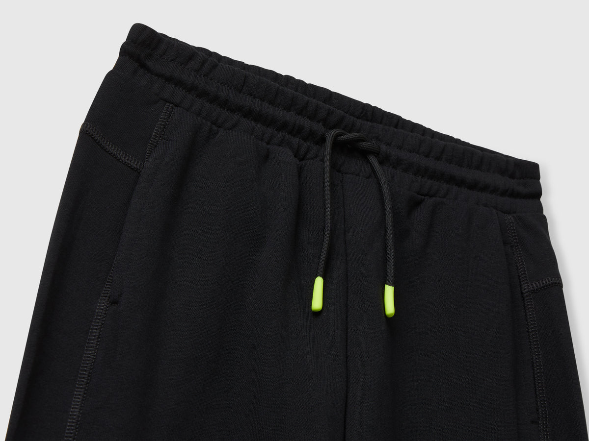 Pantaloni in felpa con stampa graffiti