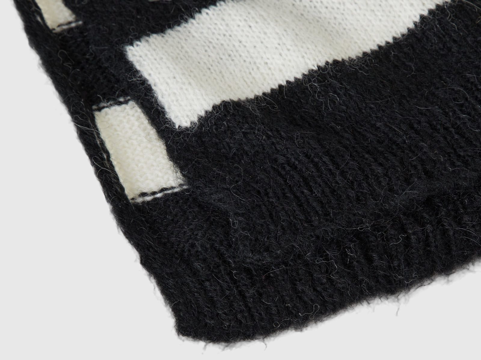 Sciarpa a righe bicolor da donna nero 2 | Benetton Outlet