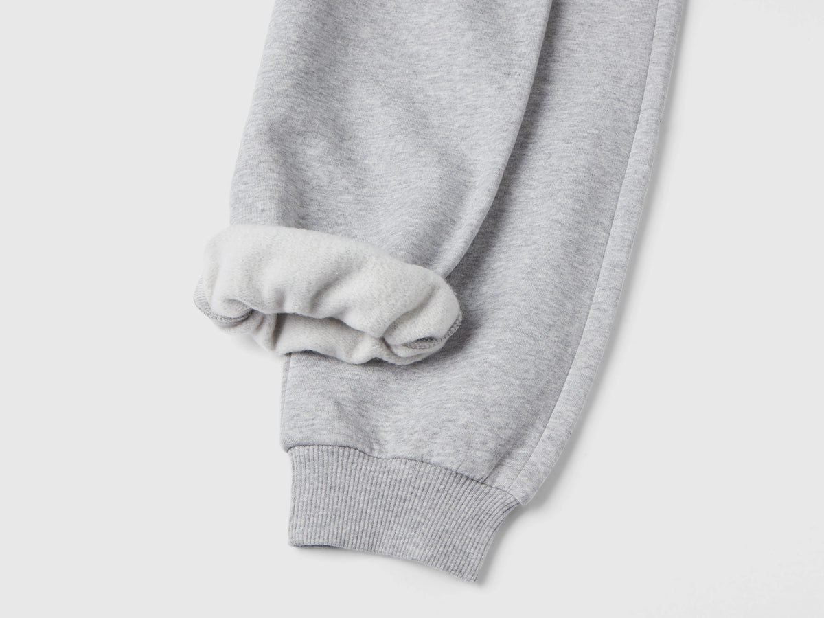 Pantaloni in calda felpa con stampa