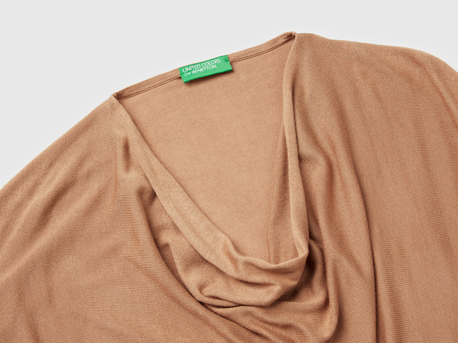 Maglioncino in misto seta da donna cammello 3 | Benetton Outlet