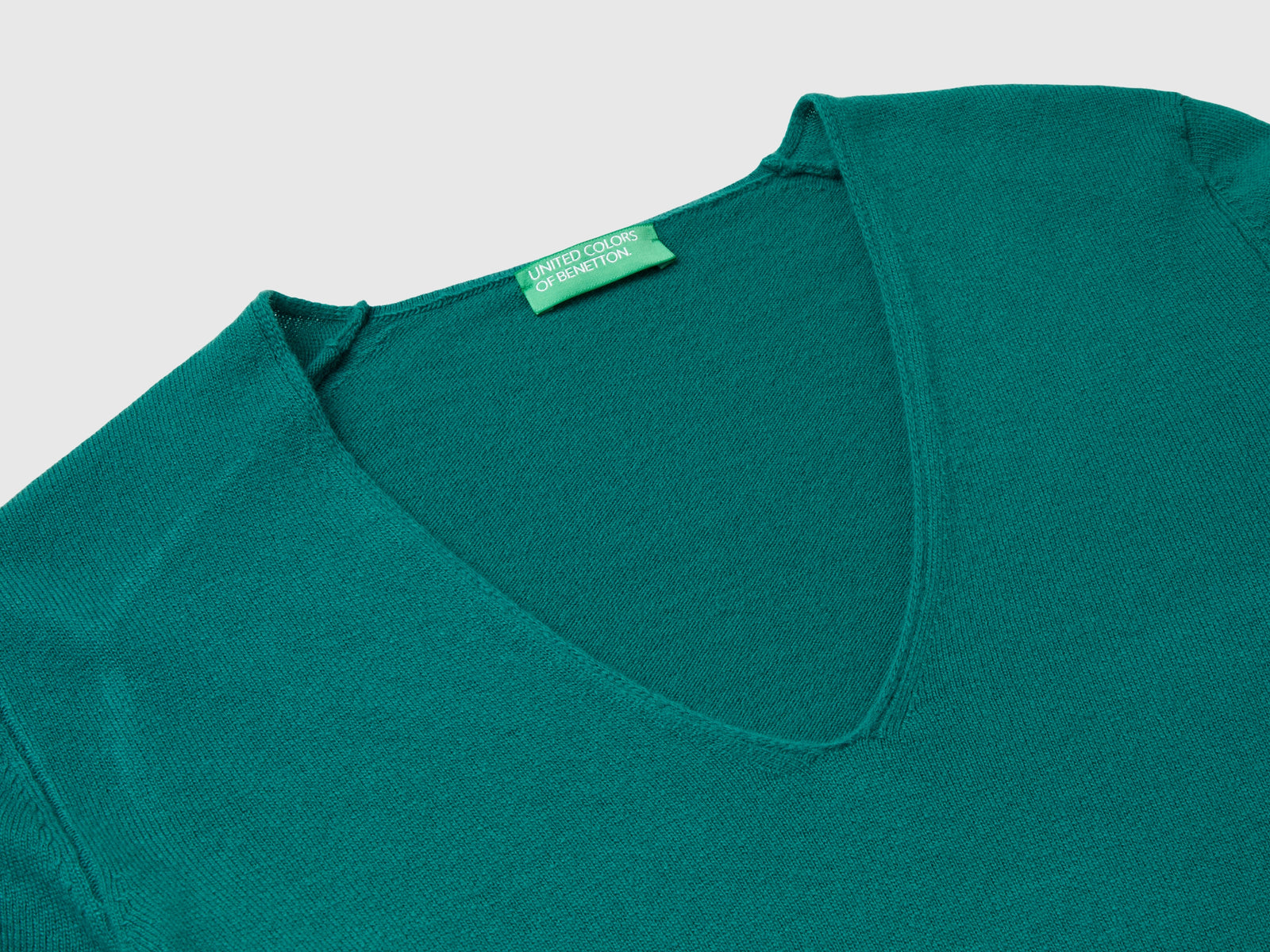 Forest green V-neck sweater in pure Merino wool da donna verde scuro 3 | Benetton Outlet