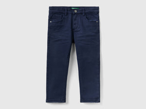Jeans con piccole rotture