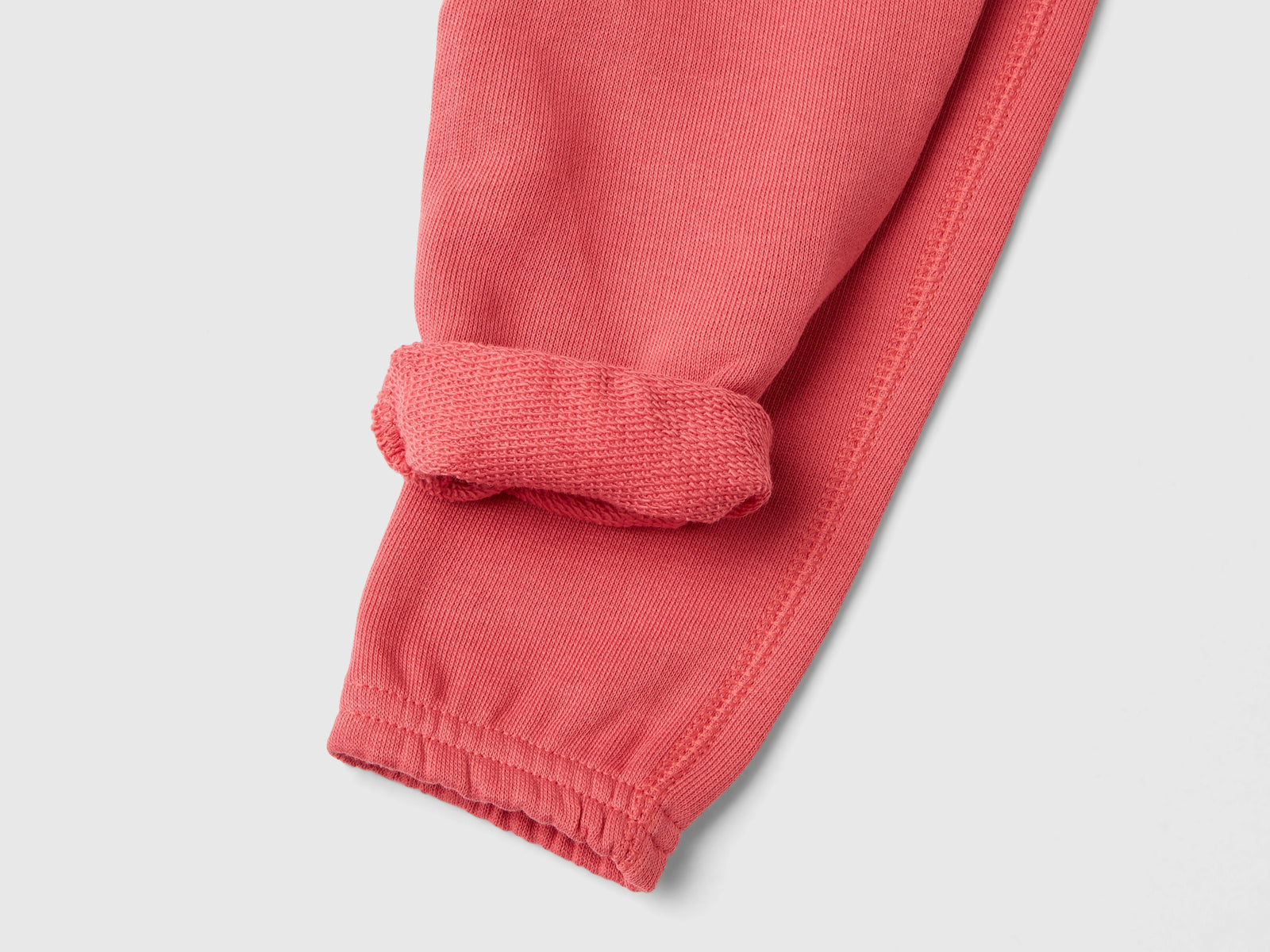 Pantaloni in felpa di cotone bio da neonato salmone 3 | Benetton Outlet