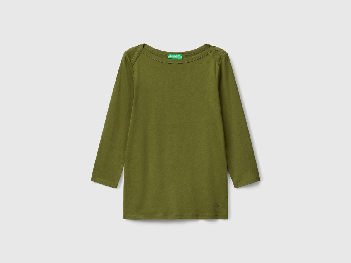 T-shirt con scollo a barchetta