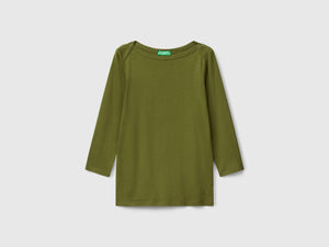 T-shirt con scollo a barchetta