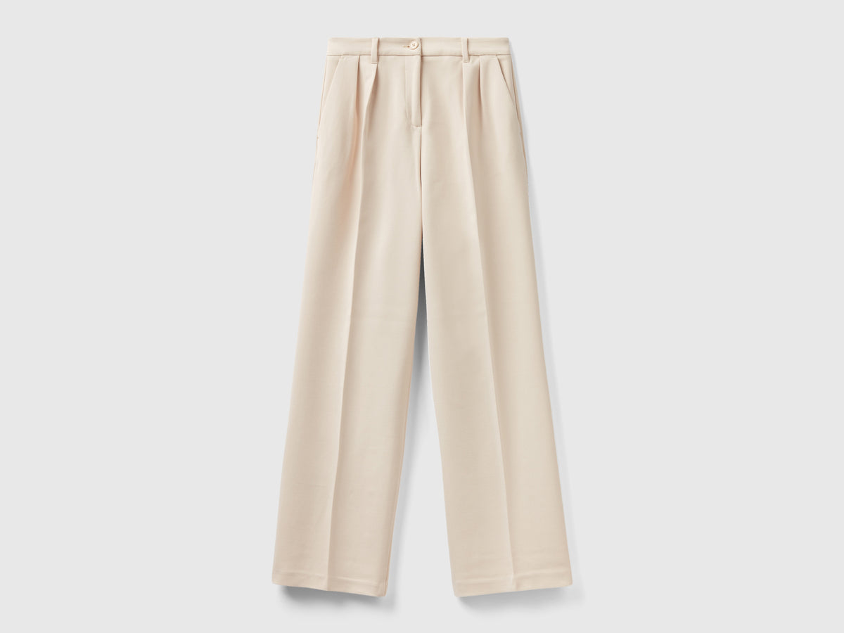 Pantaloni ampi con pieghe