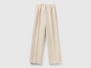 Pantaloni ampi con pieghe