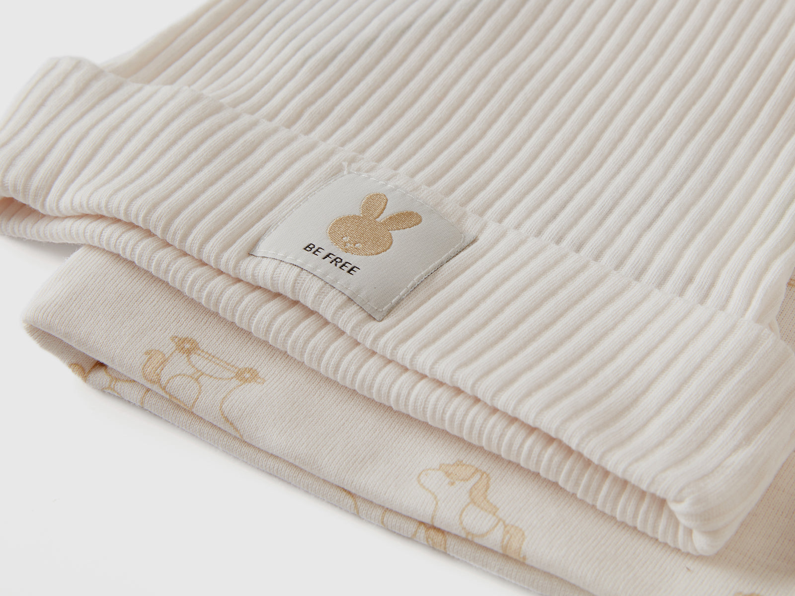 Due cappellini in cotone bio da neonato bianco panna 2 | Benetton Outlet