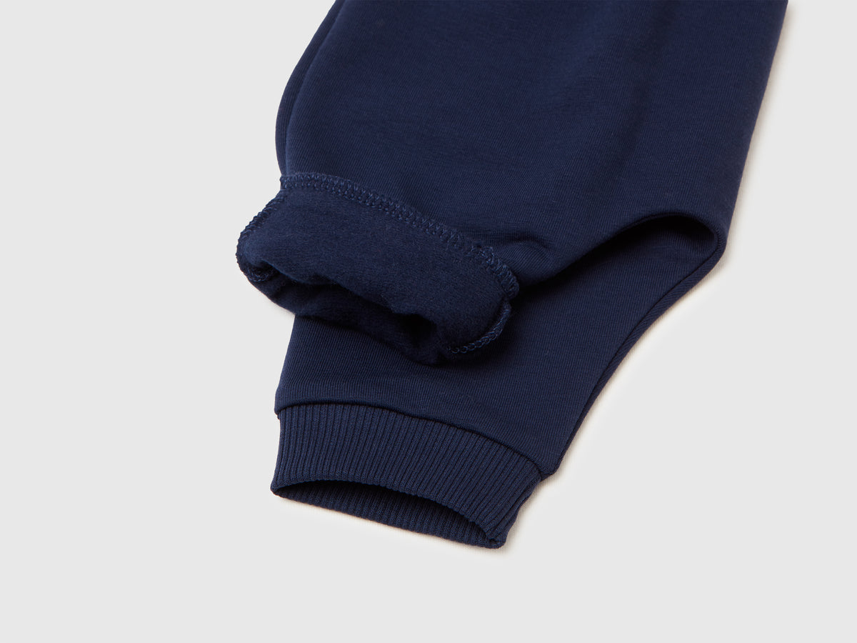 Pantaloni in calda felpa con taschino