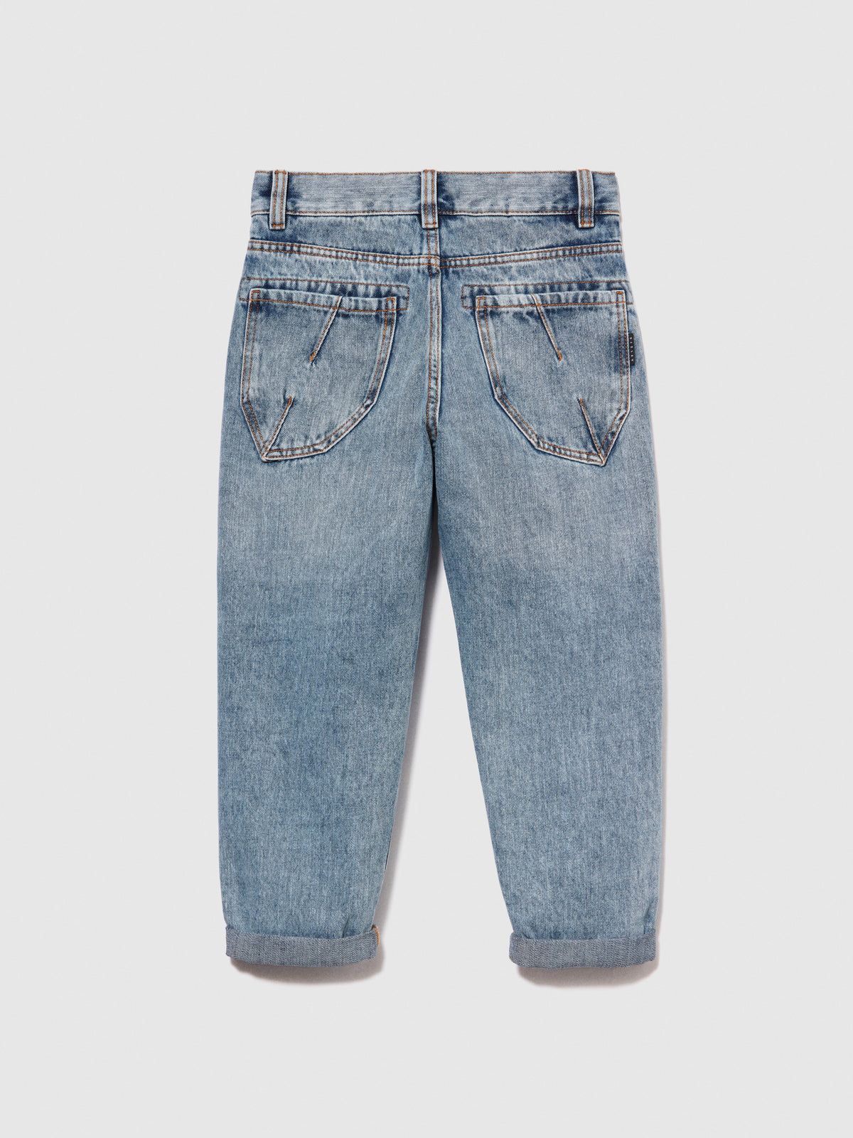 Jeans carrot fit con rotture