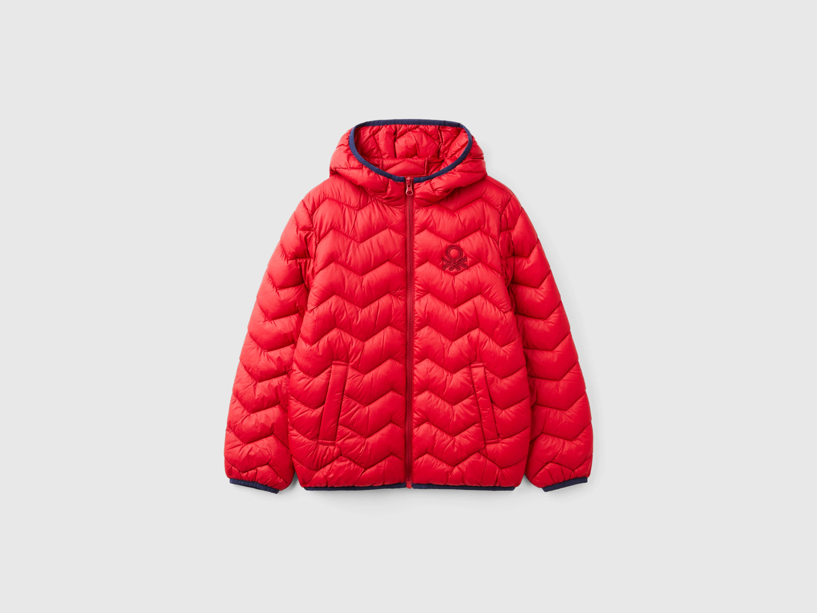 Giubbotto imbottito con cappuccio da bambino rosso | Benetton Outlet