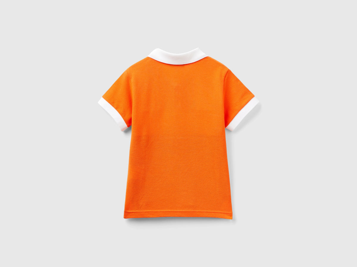 Polo color block con patch