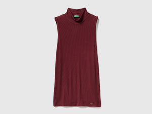 T-shirt smanicata con collo alto