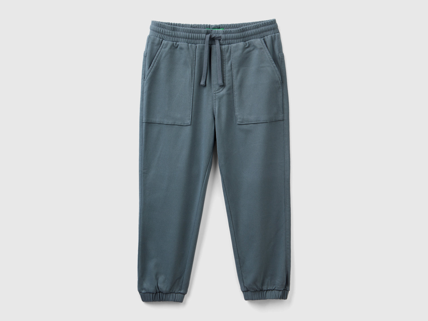Joggers con coulisse e maxi tasche da bambino grigio scuro | Benetton Outlet