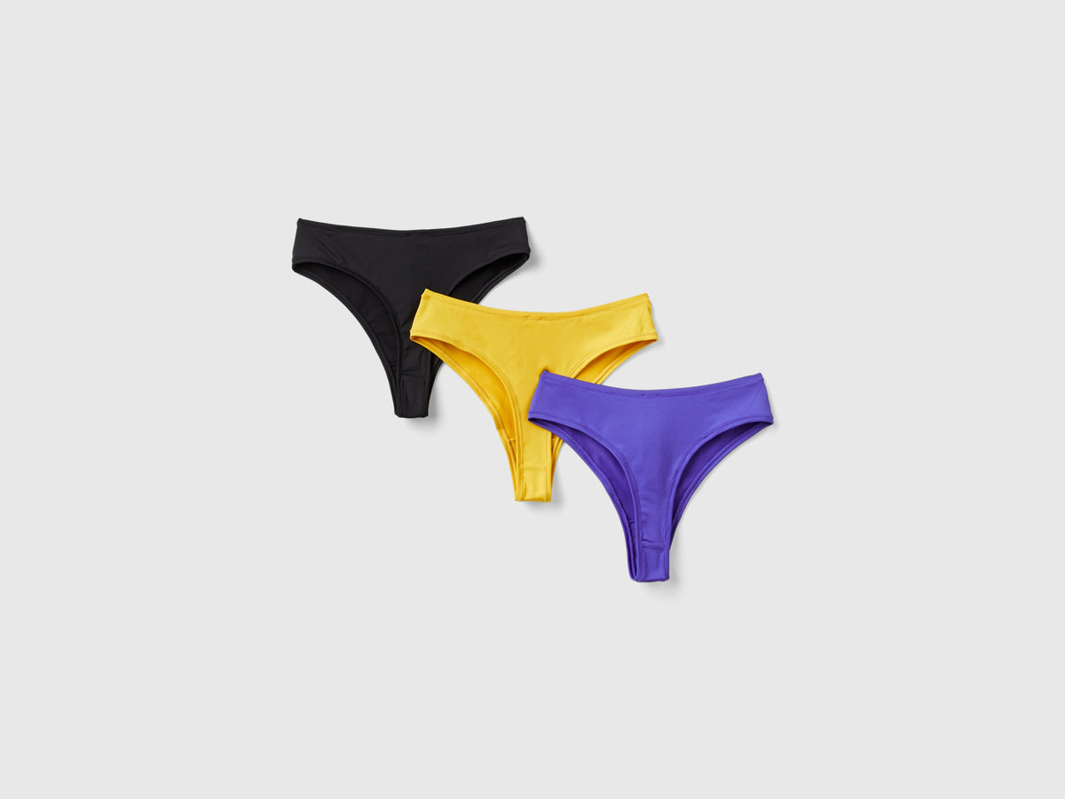 Tre slip sportivi in tessuto riciclato