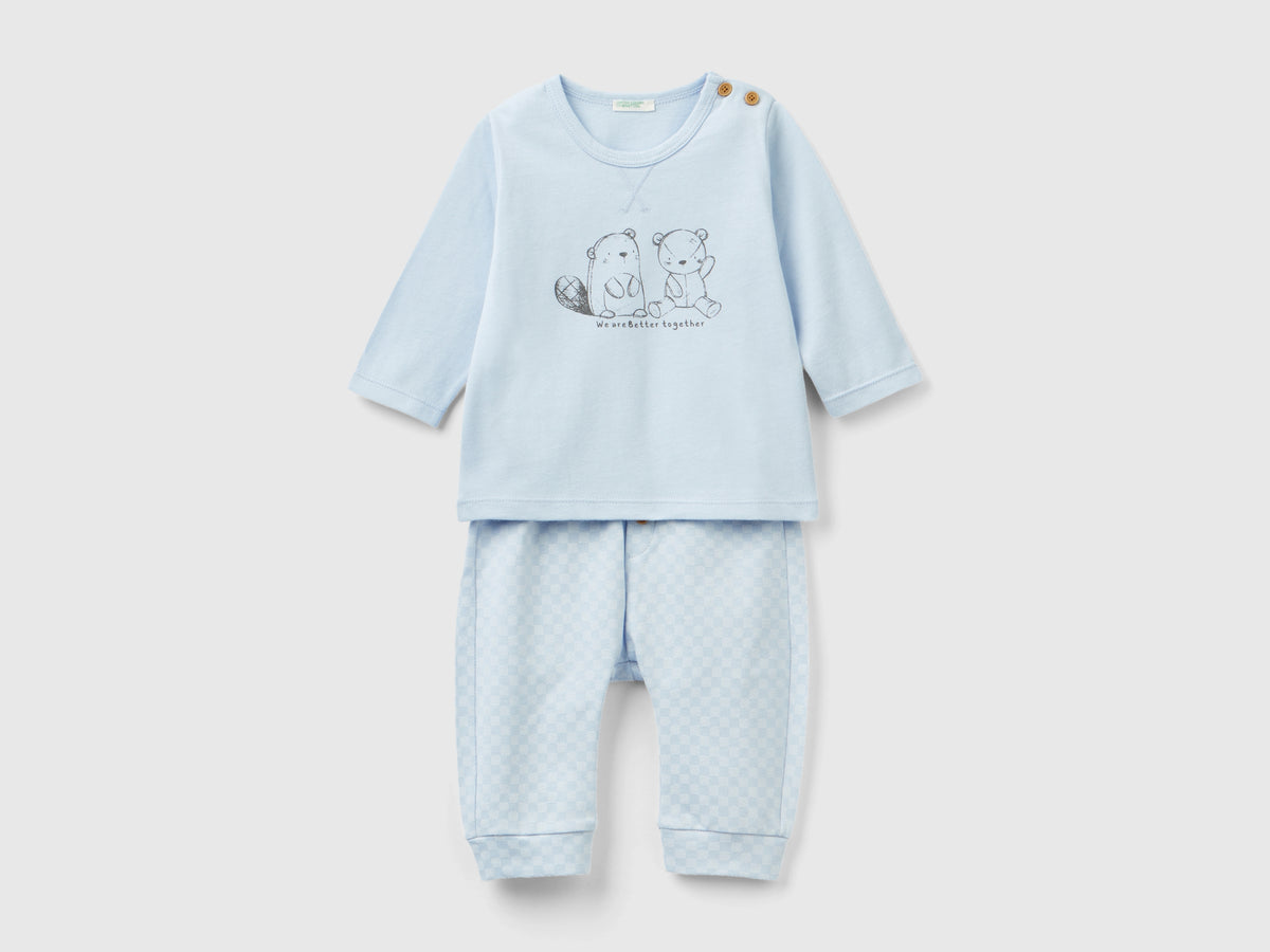 Caldo completo t-shirt e pantaloni