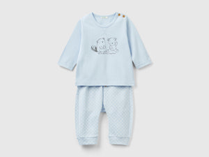Caldo completo t-shirt e pantaloni