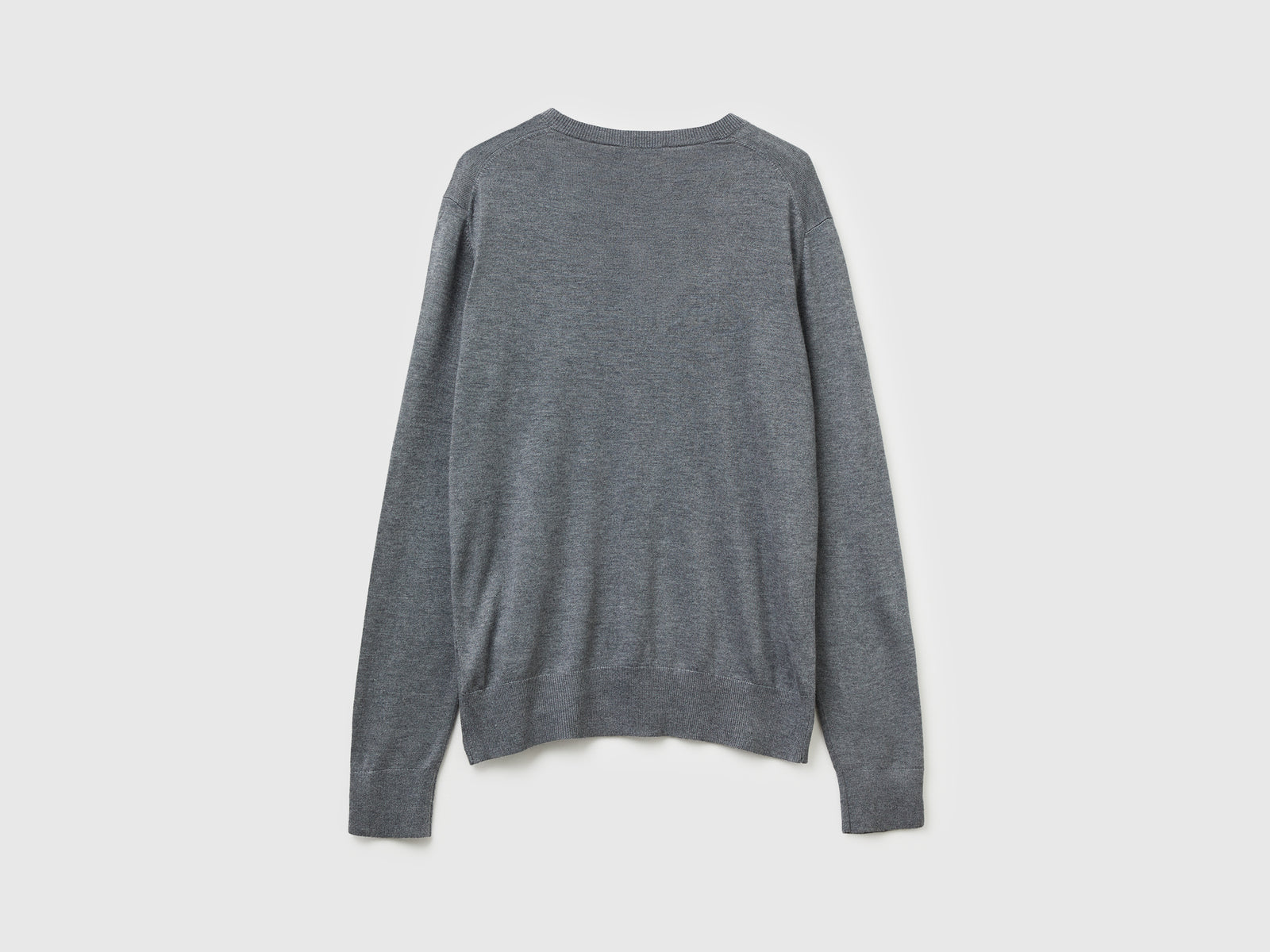 Maglia con scollo a V in misto seta da donna grigio scuro 2 | Benetton Outlet