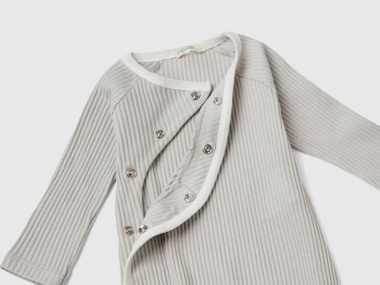 Tutina a costine in cotone bio da neonato grigio chiaro 3 | Benetton Outlet