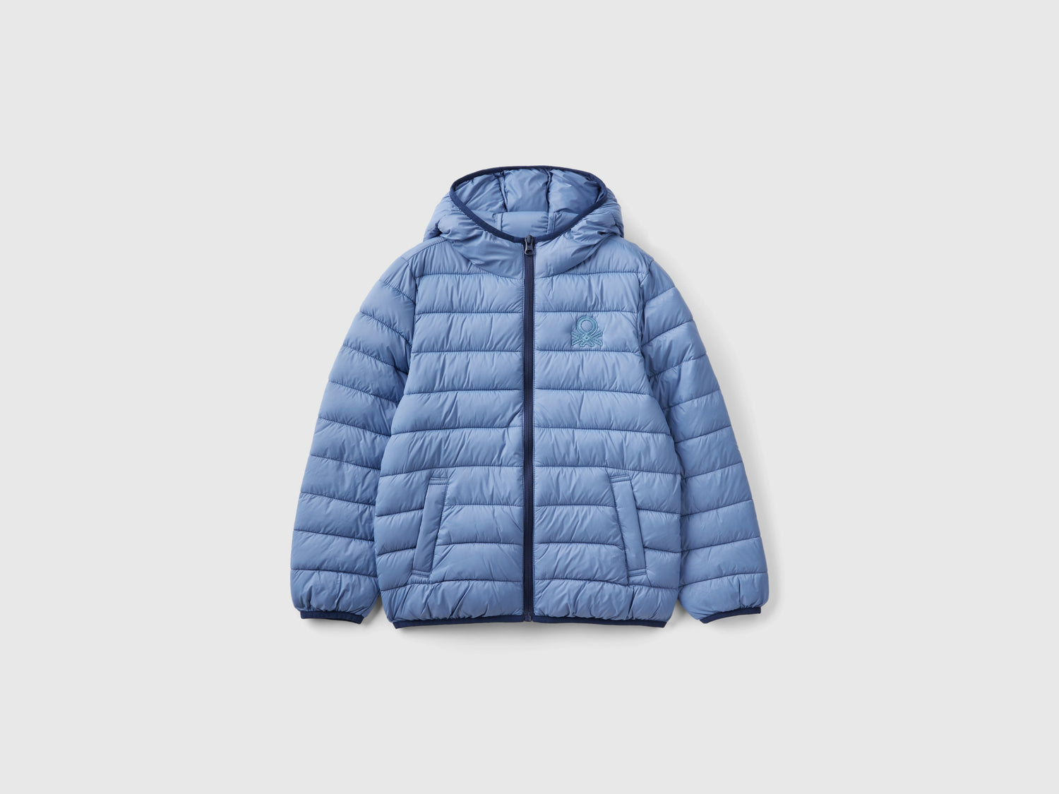 Giubbotto imbottito con cappuccio da bambino azzurro | Benetton Outlet