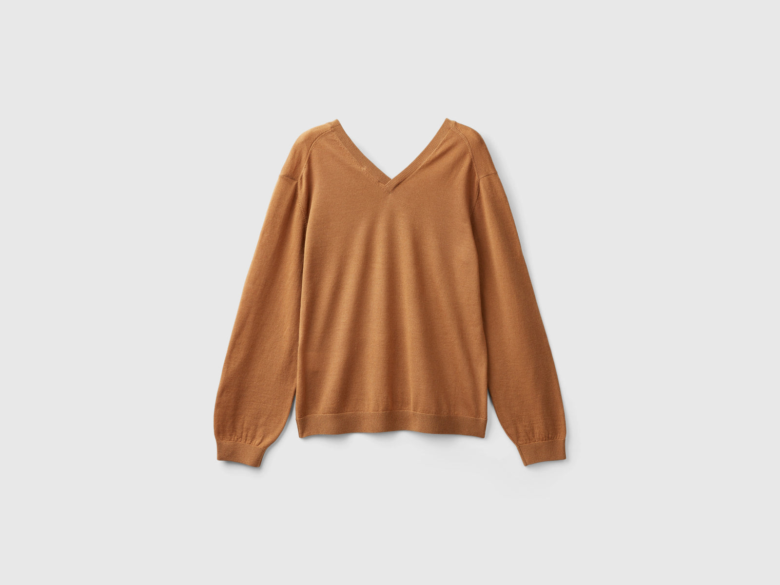 Maglia scollo a V in pura lana Merino da donna cammello 2 | Benetton Outlet