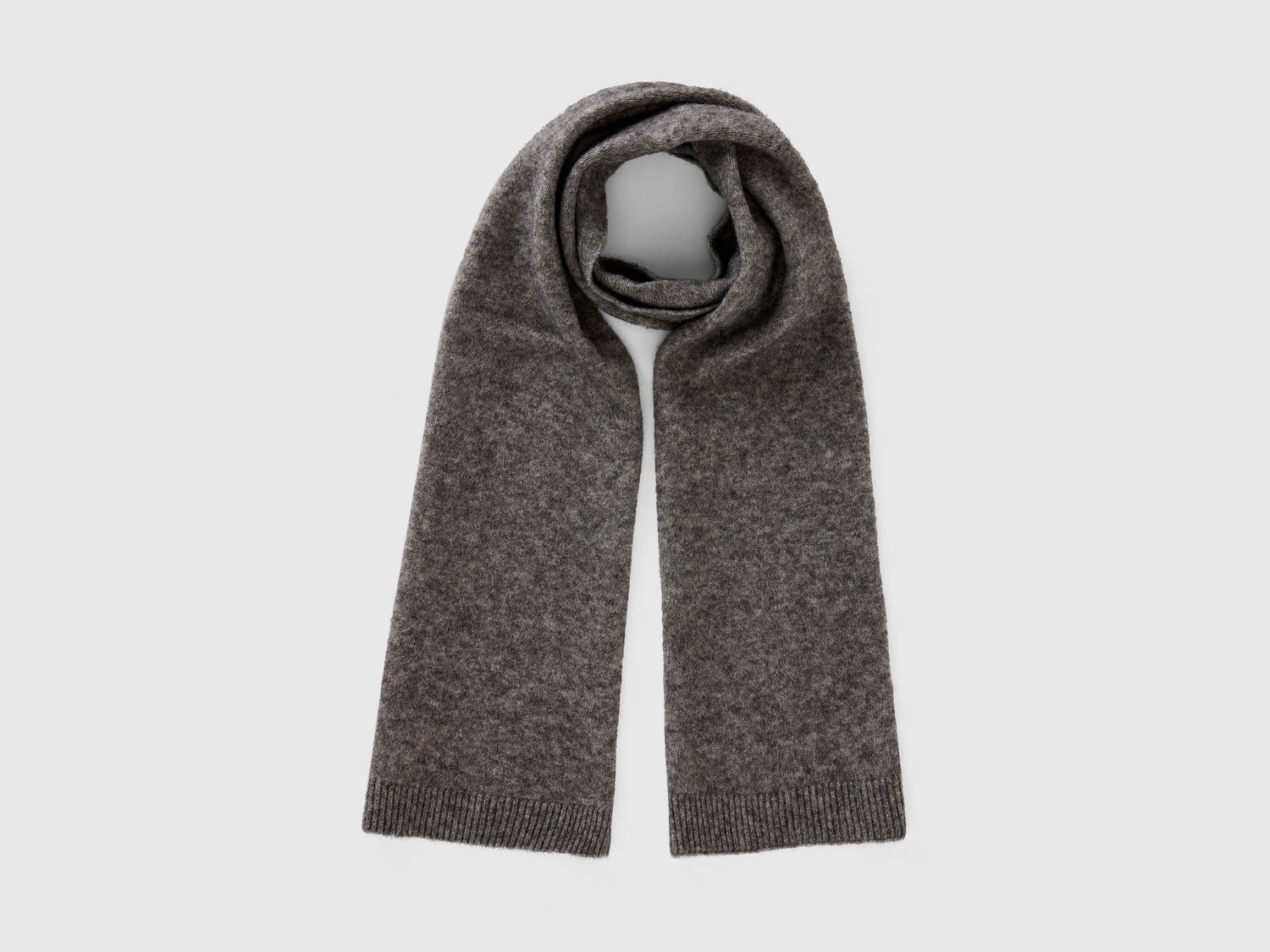Sciarpa in filato riciclato da donna grigio scuro | Benetton Outlet