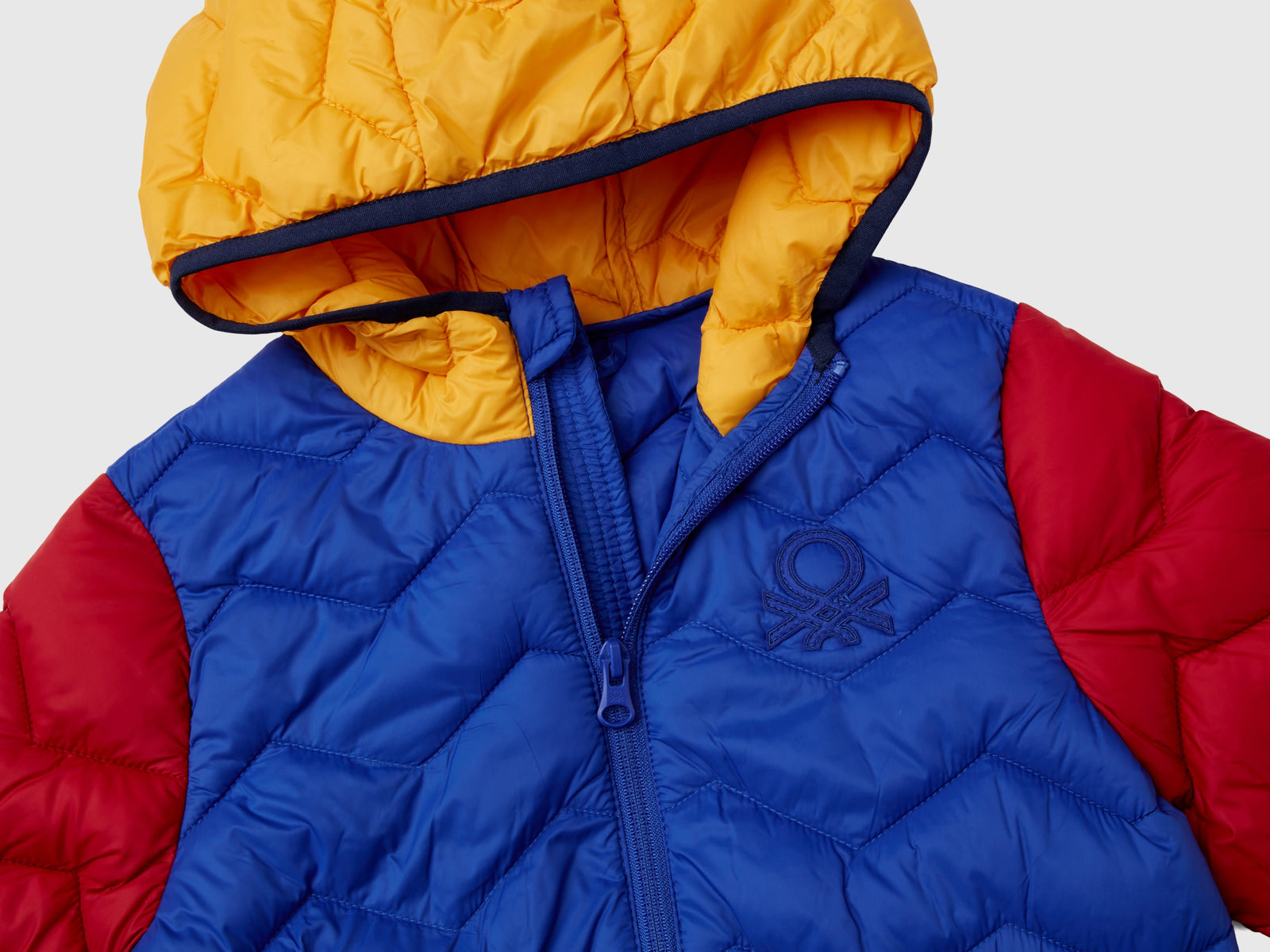 Giubbotto imbottito con cappuccio da bimbo multi-color 3 | Benetton Outlet
