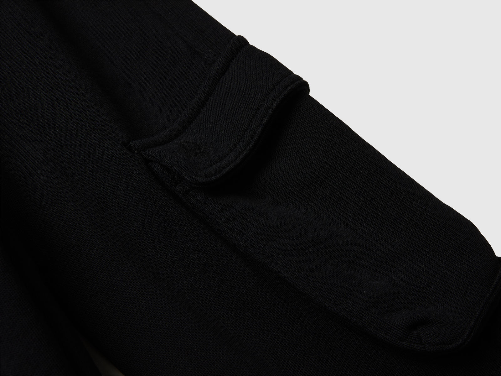 Joggers cargo in felpa da bambino nero 3 | Benetton Outlet