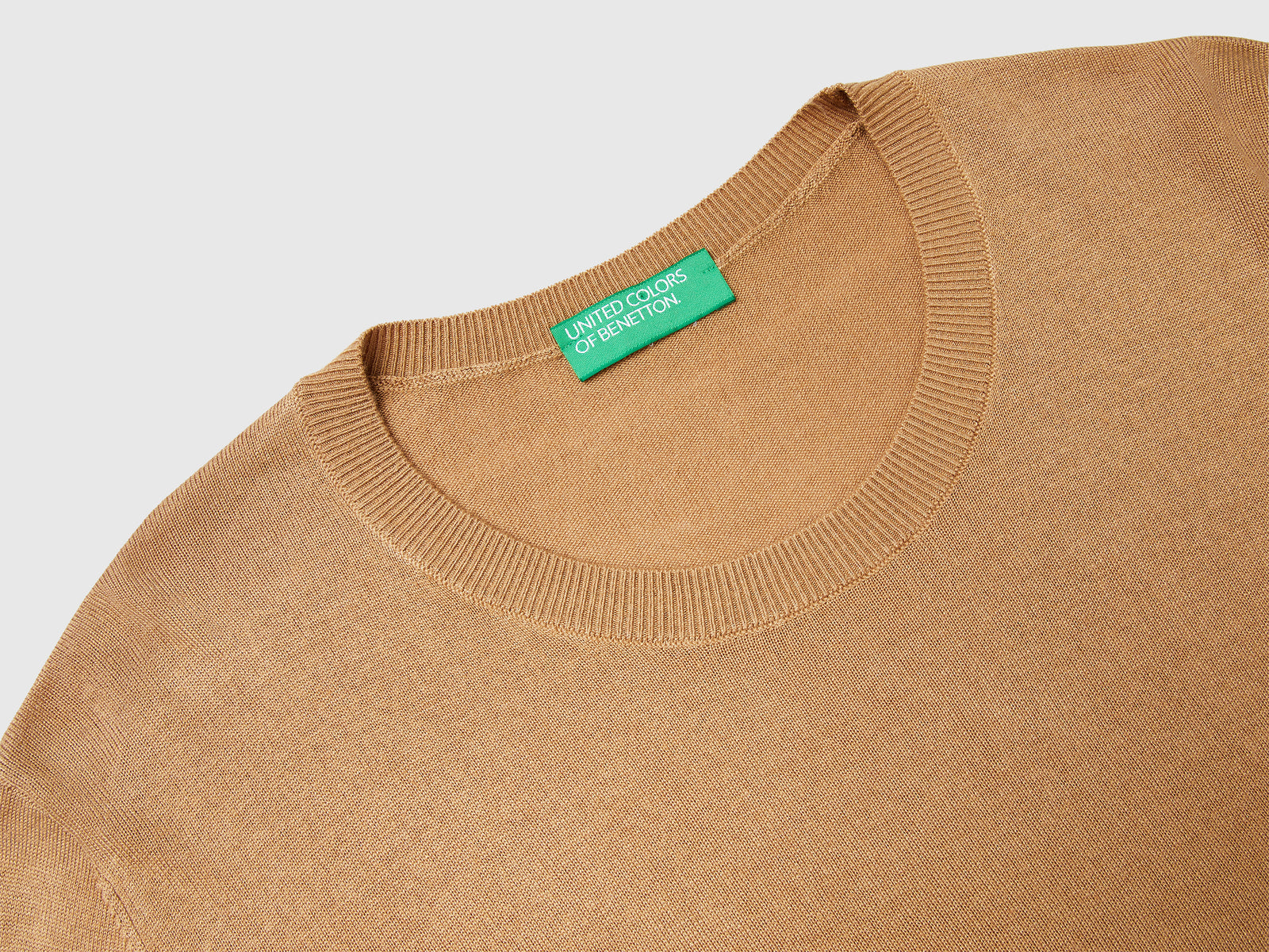 Maglia manica lunga in misto seta da donna cammello 3 | Benetton Outlet